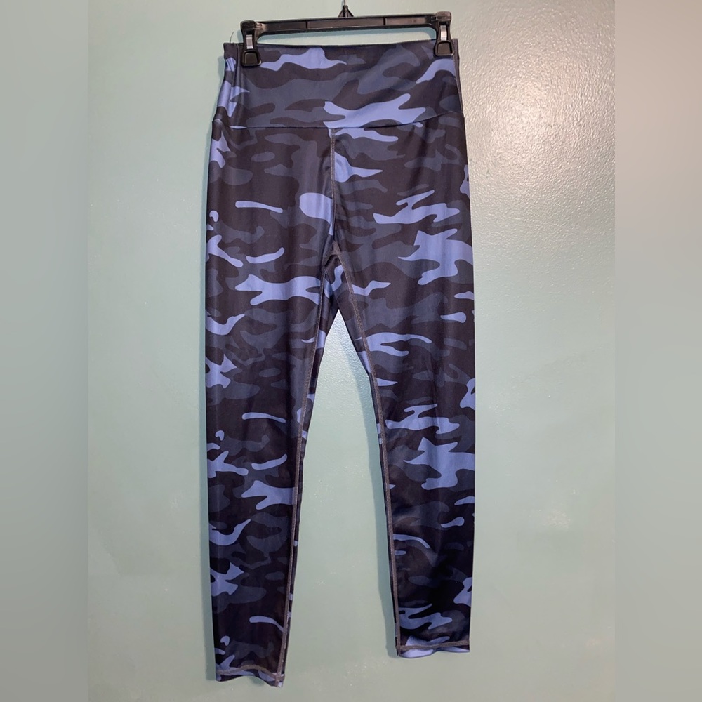 size medium blue camo leggings